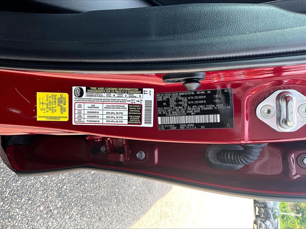 Used 2022 Toyota Highlander XLE AWD/4WD image 35