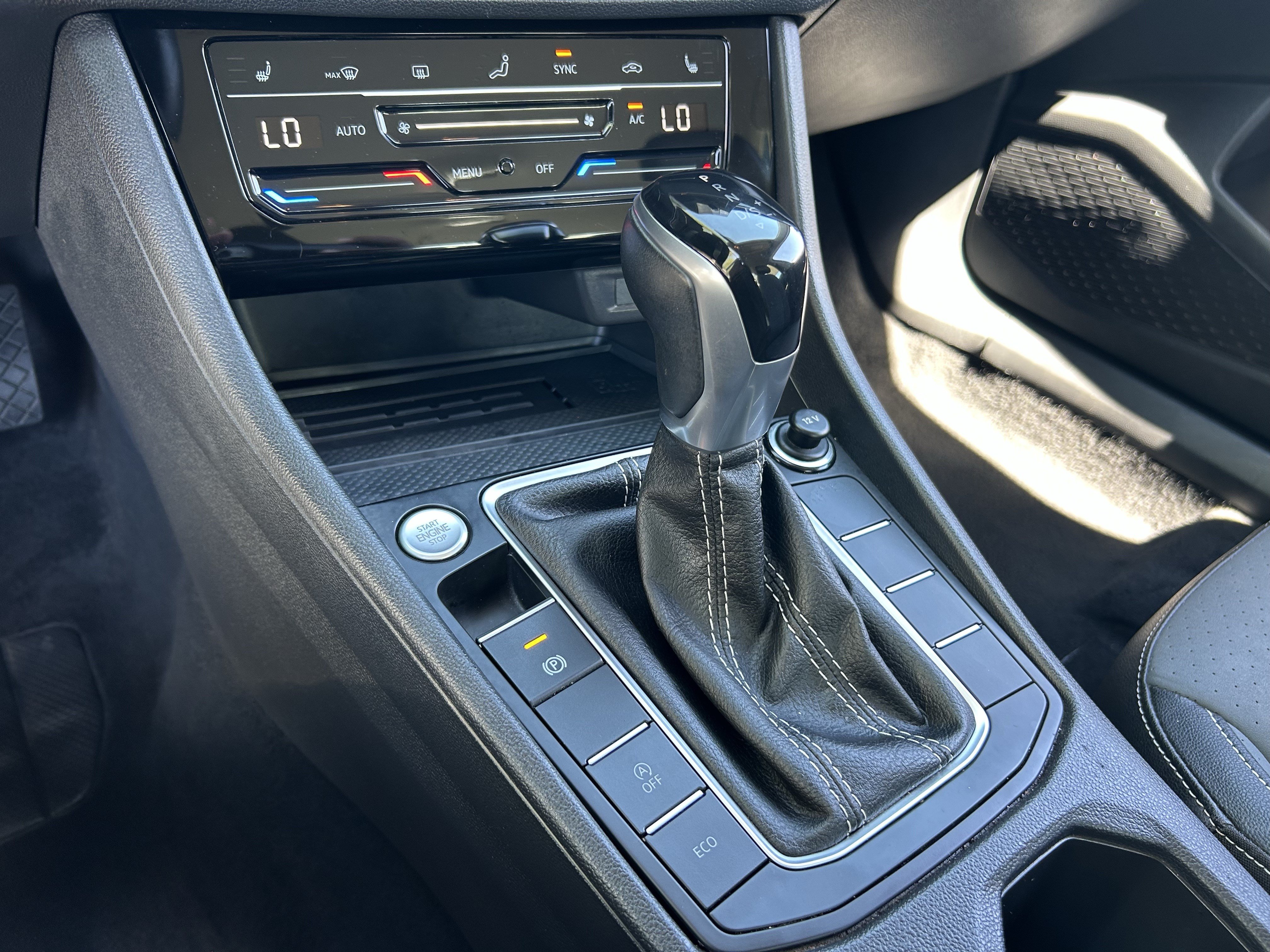 Used 2025 Volkswagen Jetta SE FWD image 24
