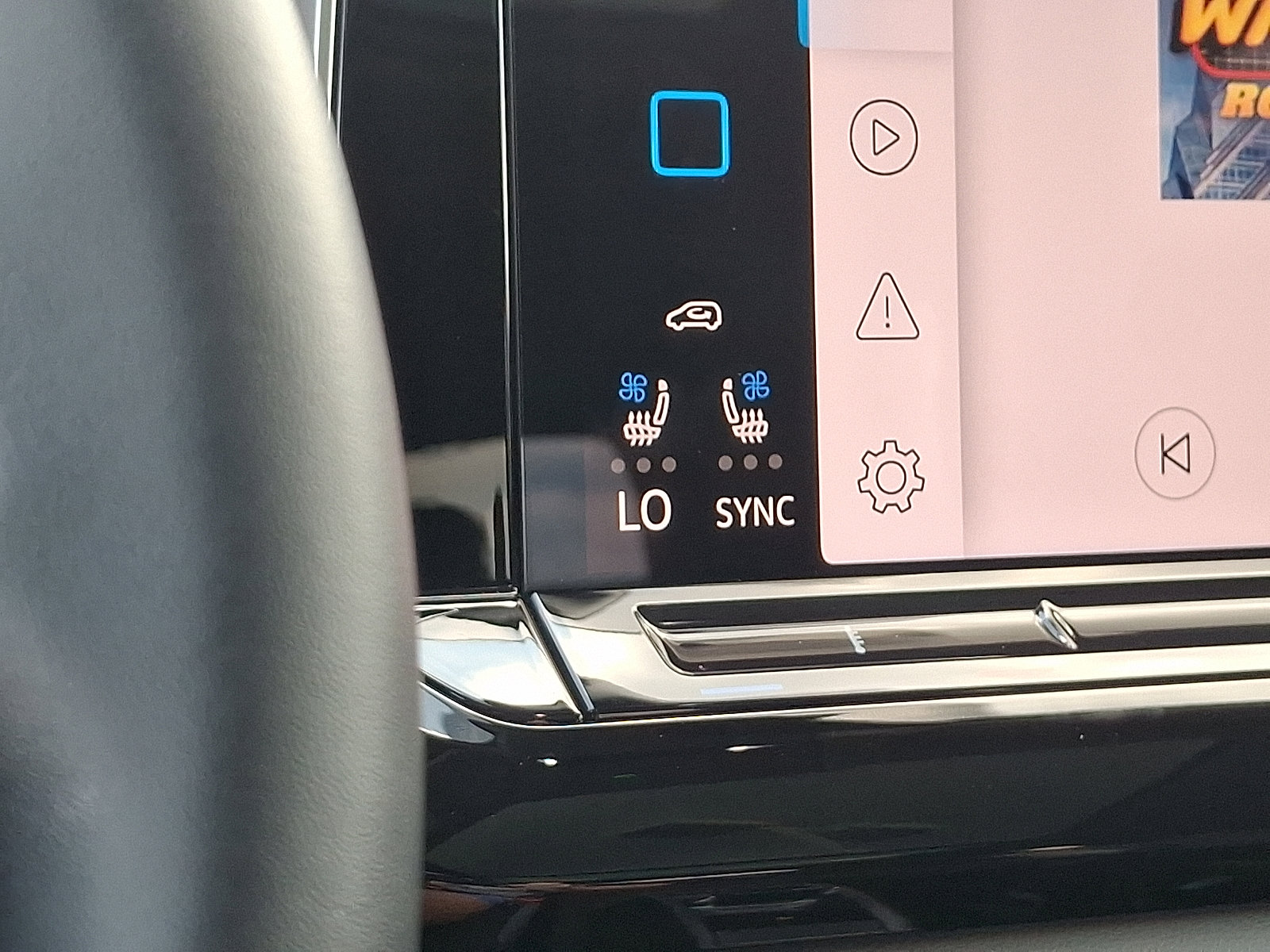 Certified 2025 Volkswagen Atlas Peak Edition SE image 25