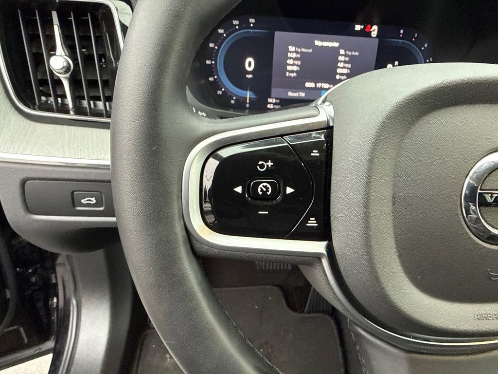 Used 2025 Volvo XC60 B5 Plus image 14