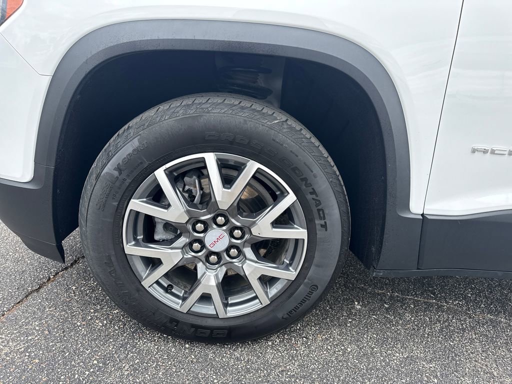 Used 2023 GMC Acadia SLT w/ LPO, Floor Liner Package FWD image 19