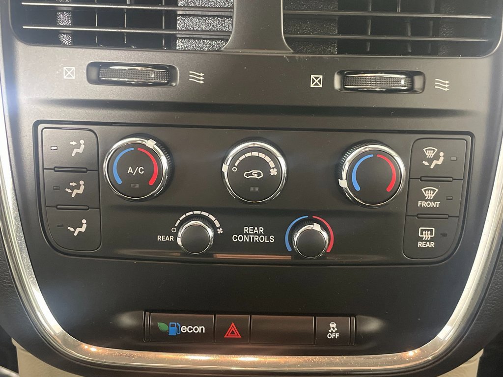 Used 2018 Dodge Grand Caravan SE w/ UConnect Hands-Free Group image 21