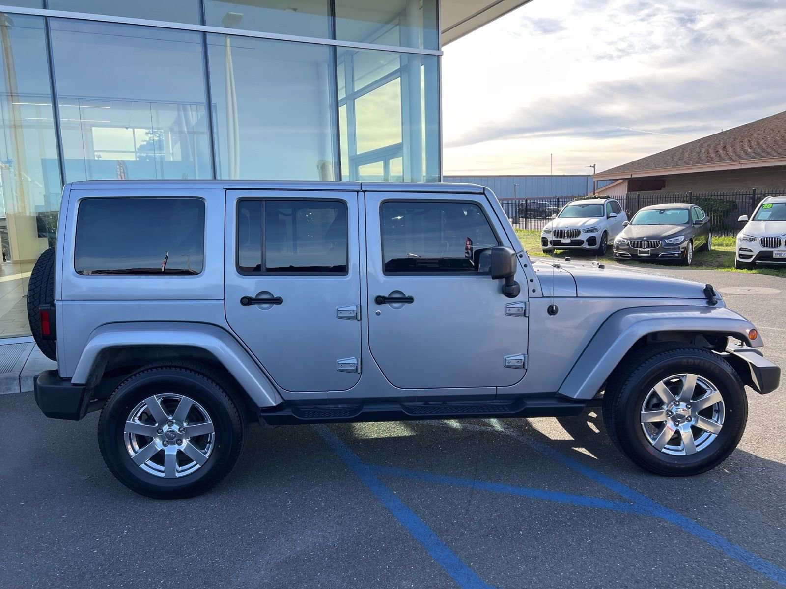 Used 2015 Jeep Wrangler Unlimited Sahara w/ Connectivity Group AWD/4WD image 23