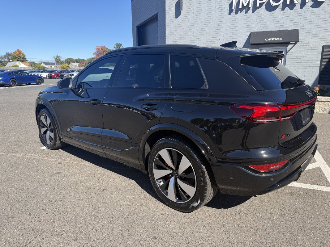 Used 2025 Audi SQ6 e-tron Premium Plus w/ Premium Plus AWD/4WD image 11