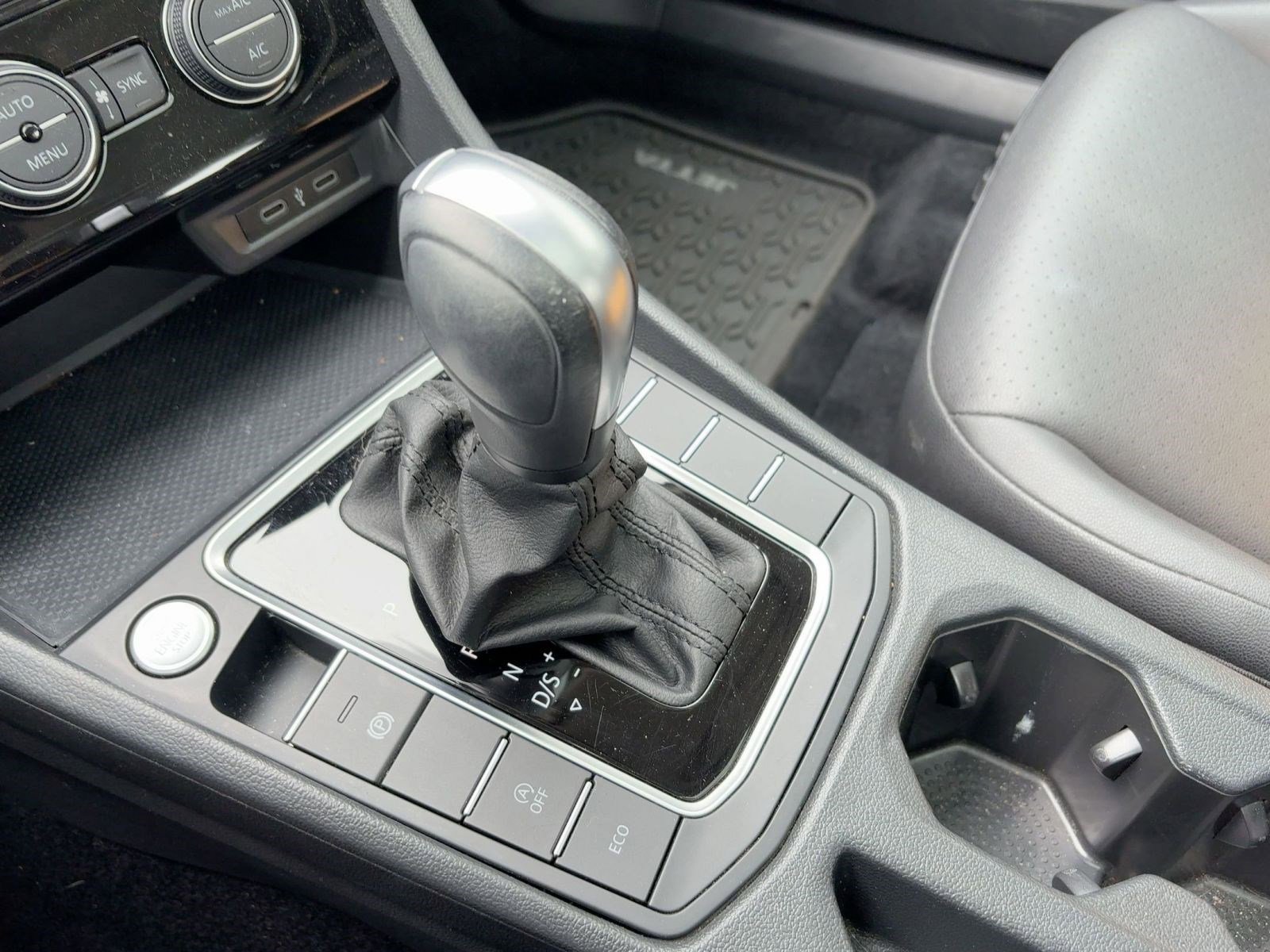 Used 2020 Volkswagen Jetta SE image 17