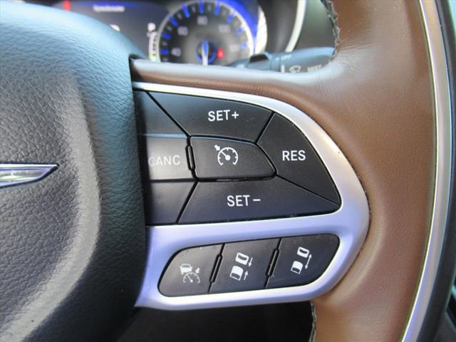 Used 2017 Chrysler Pacifica Limited FWD image 23