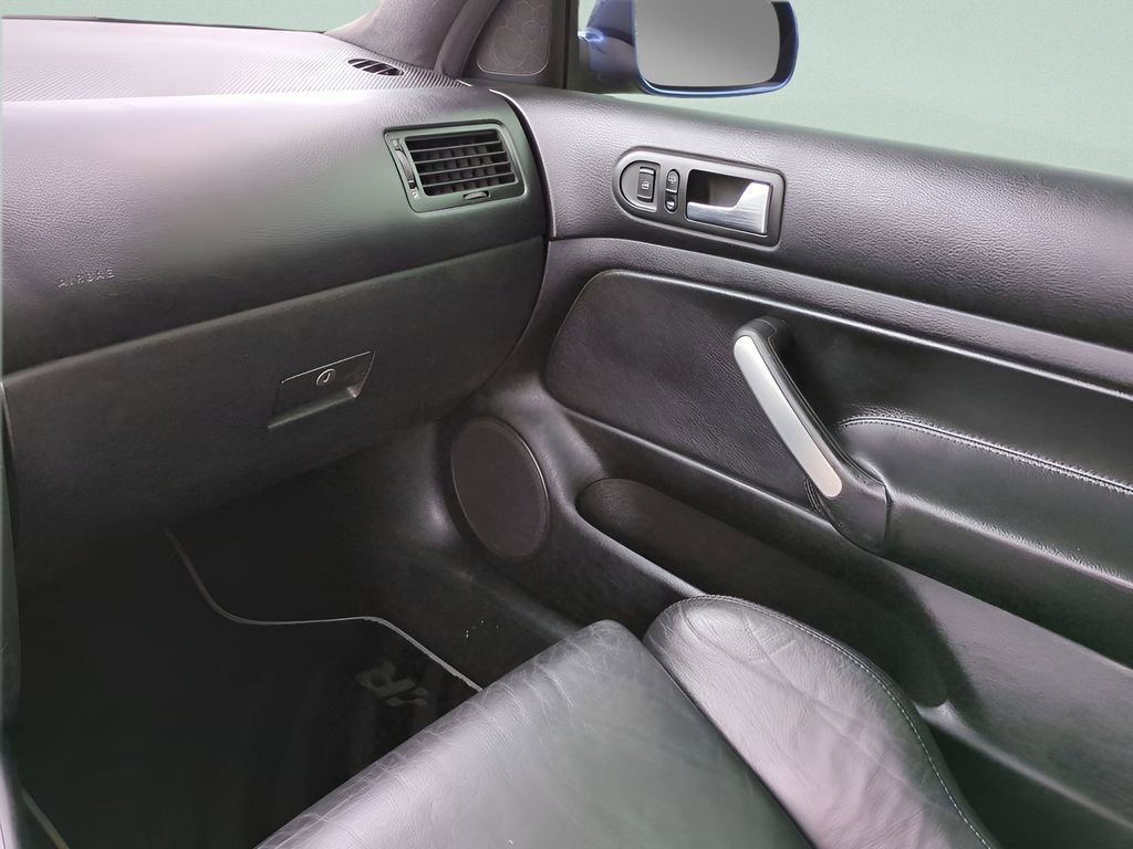 Used 2004 Volkswagen R32 image 17