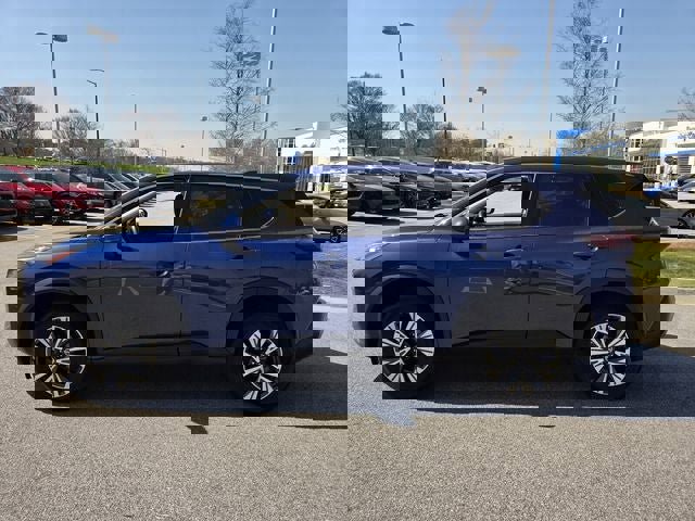 Used 2021 Nissan Rogue SV image 4