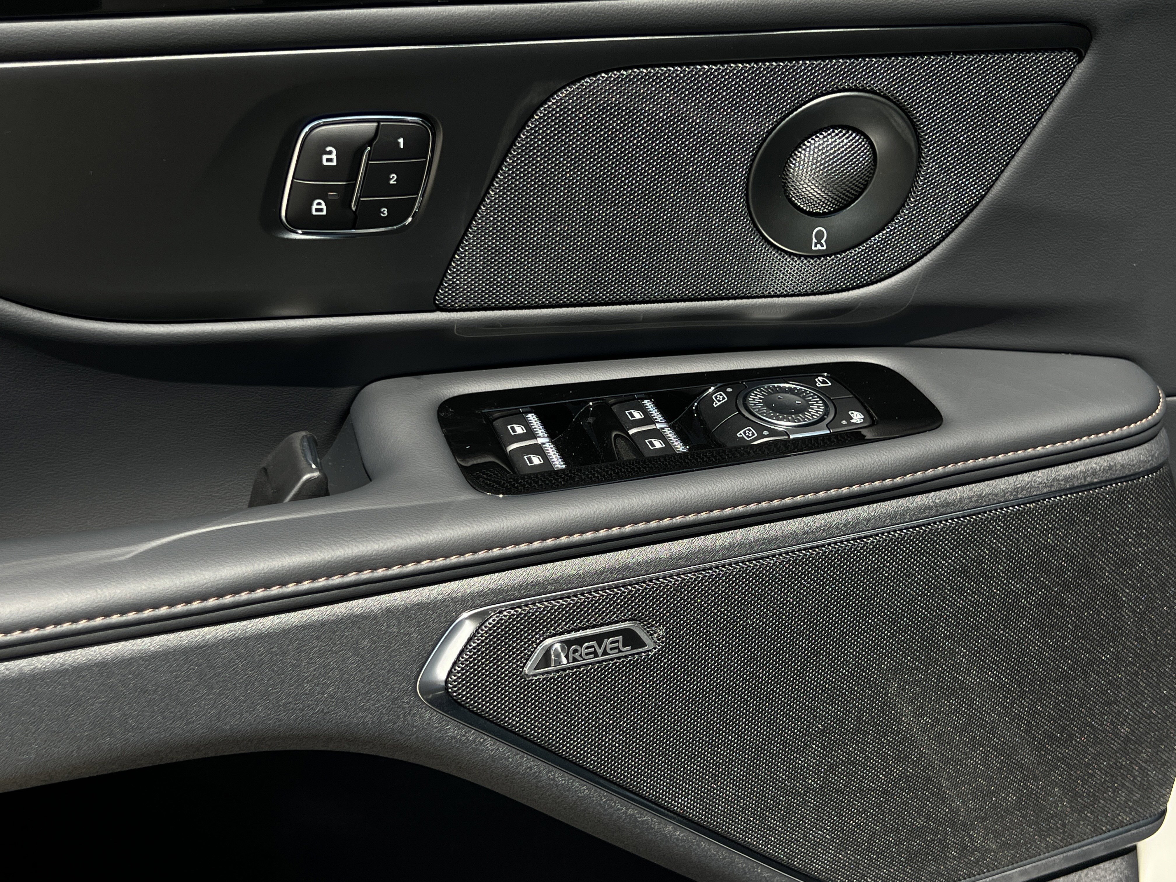 New 2025 Lincoln Nautilus Premier w/ Equipment Group 102A image 26