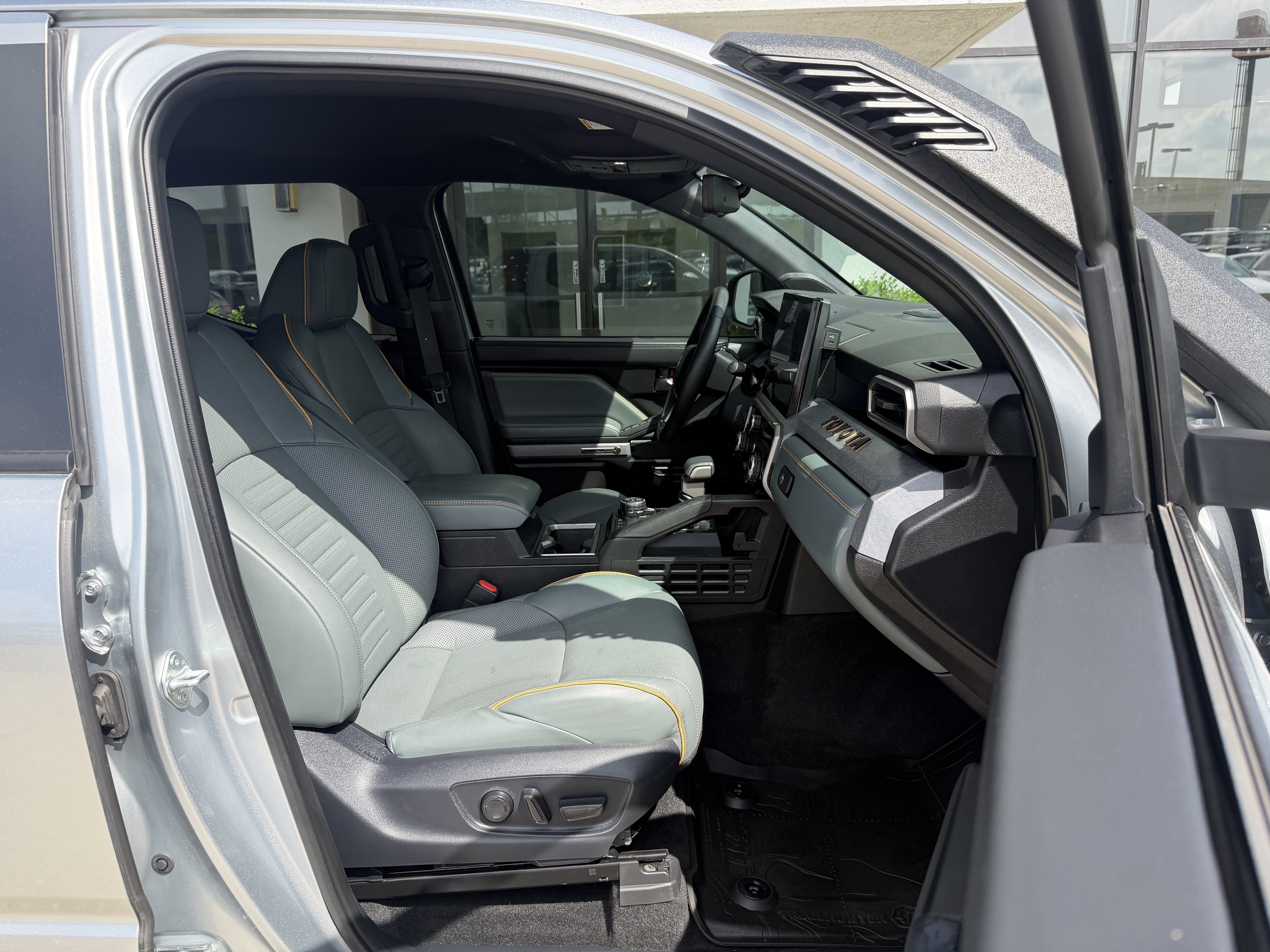 Used 2024 Toyota Tacoma 4x4 Double Cab Hybrid image 28