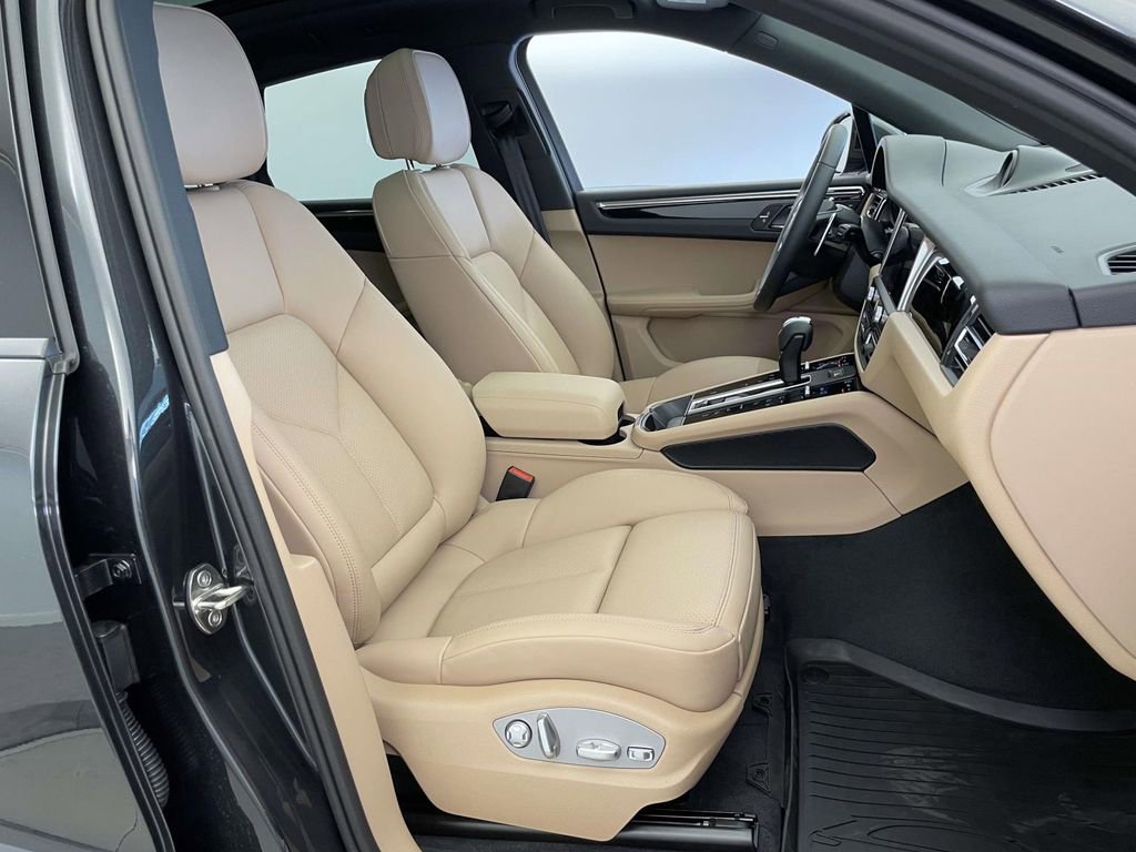 New 2026 Porsche Macan image 23