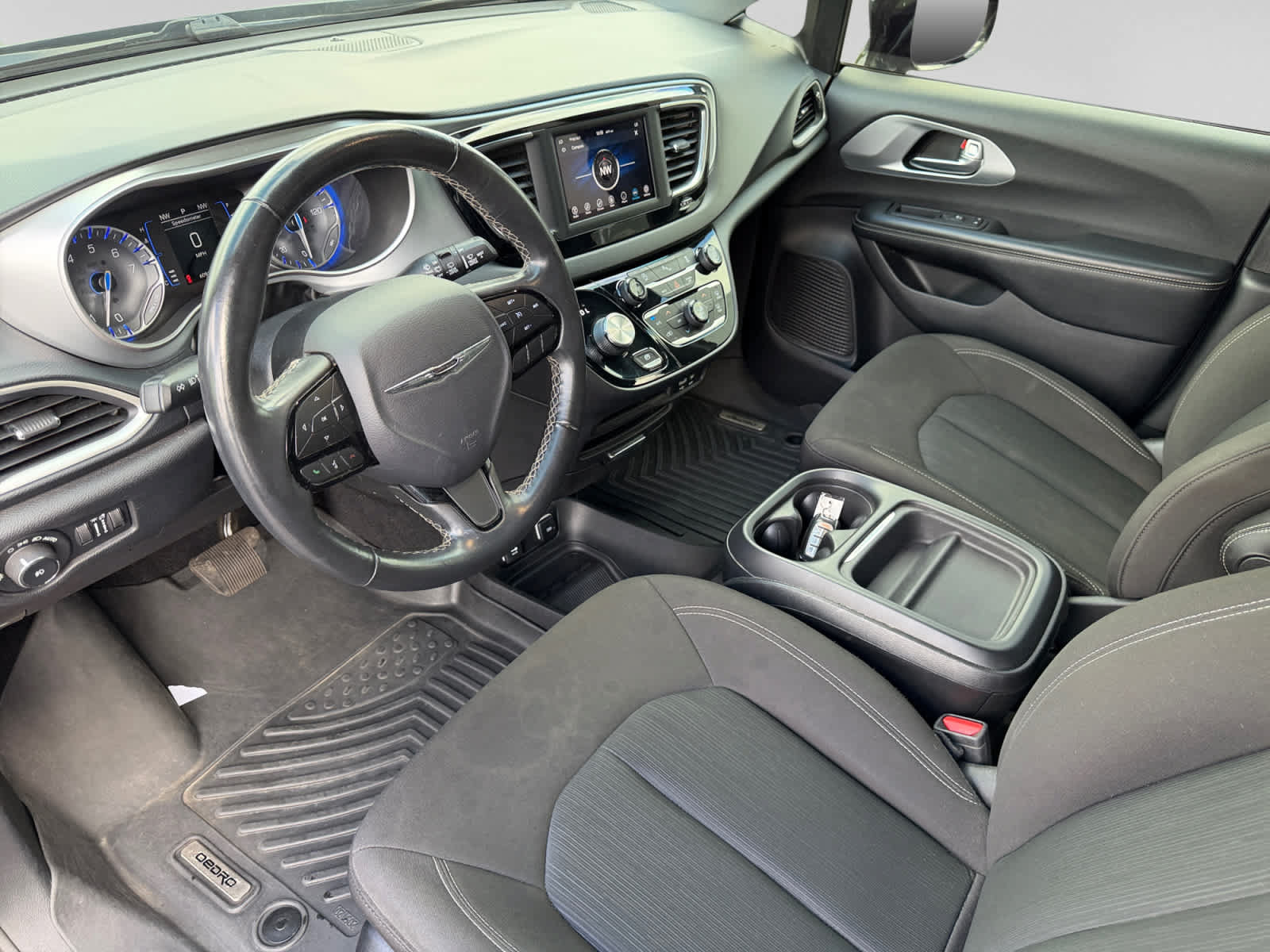 Used 2020 Chrysler Pacifica Touring w/ S Appearance Package FWD image 10
