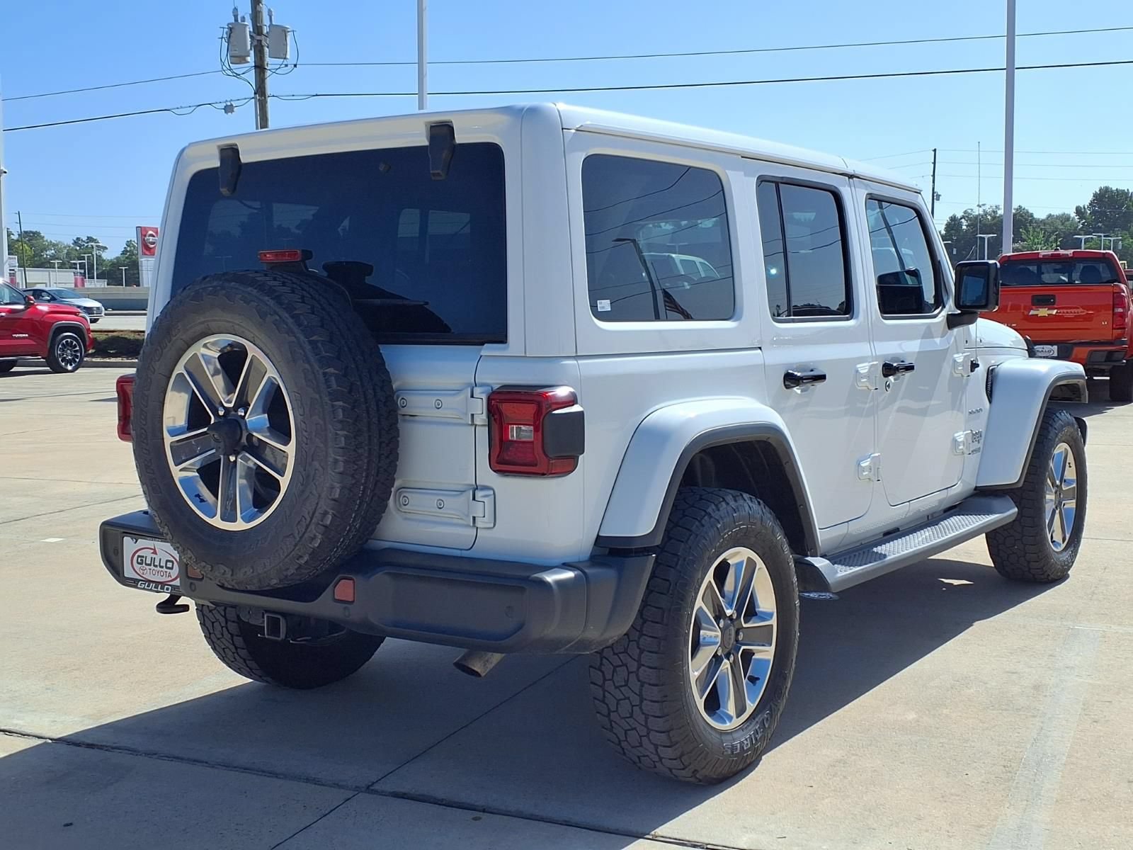 Used 2018 Jeep Wrangler Unlimited Sahara AWD/4WD image 6
