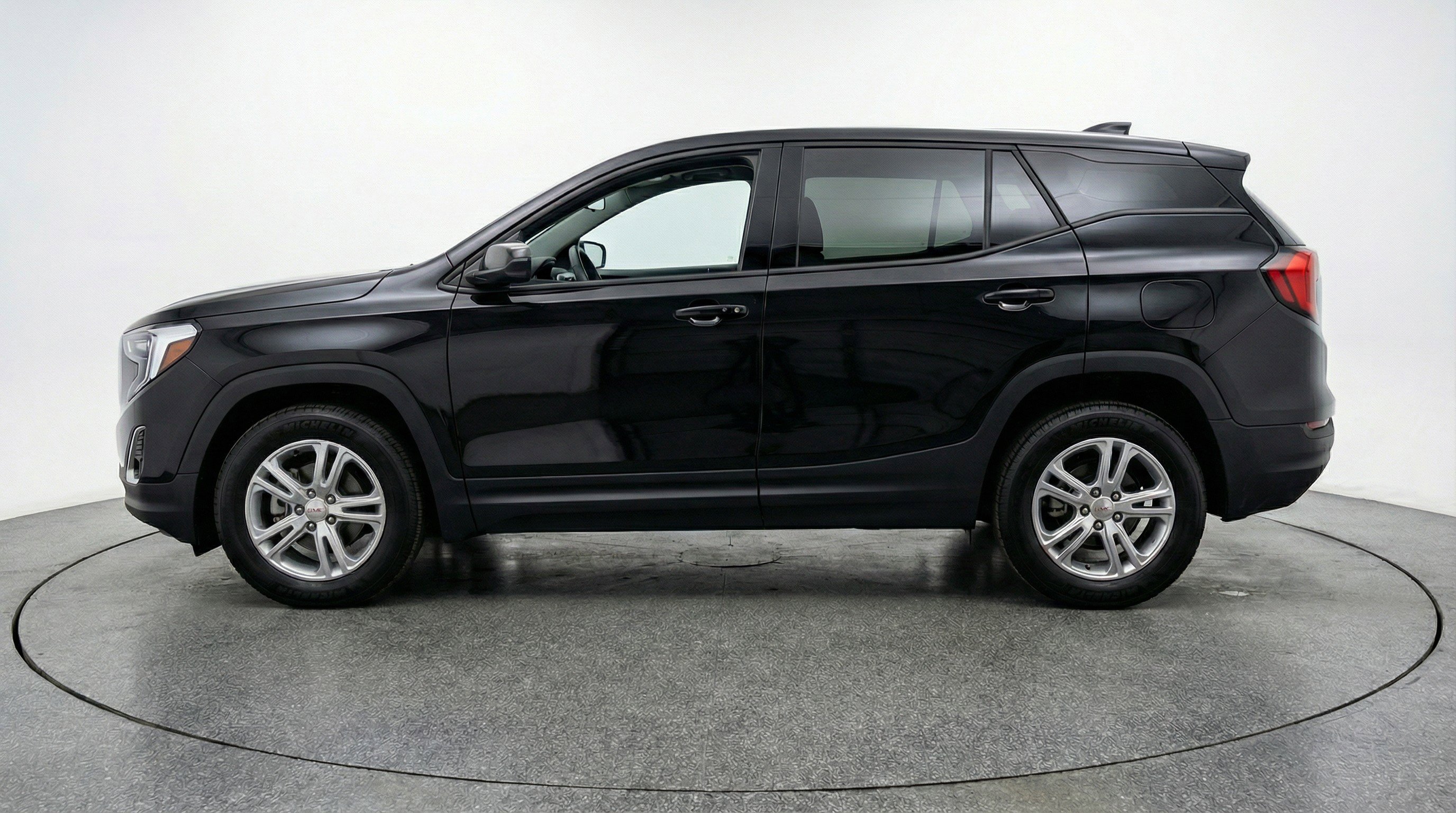 Used 2024 GMC Terrain SLE FWD image 5