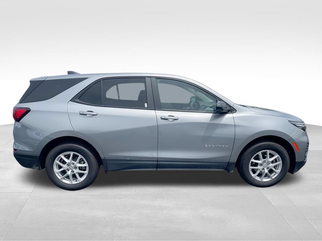 Used 2024 Chevrolet Equinox LS w/ LS Convenience Package FWD image 9