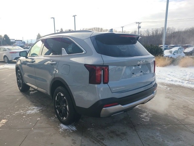 Used 2024 Kia Sorento S image 5