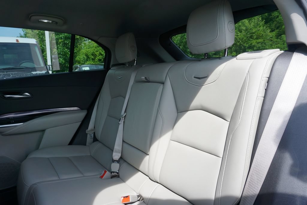 Used 2022 Cadillac XT4 Luxury w/ Cold Weather Package FWD image 40