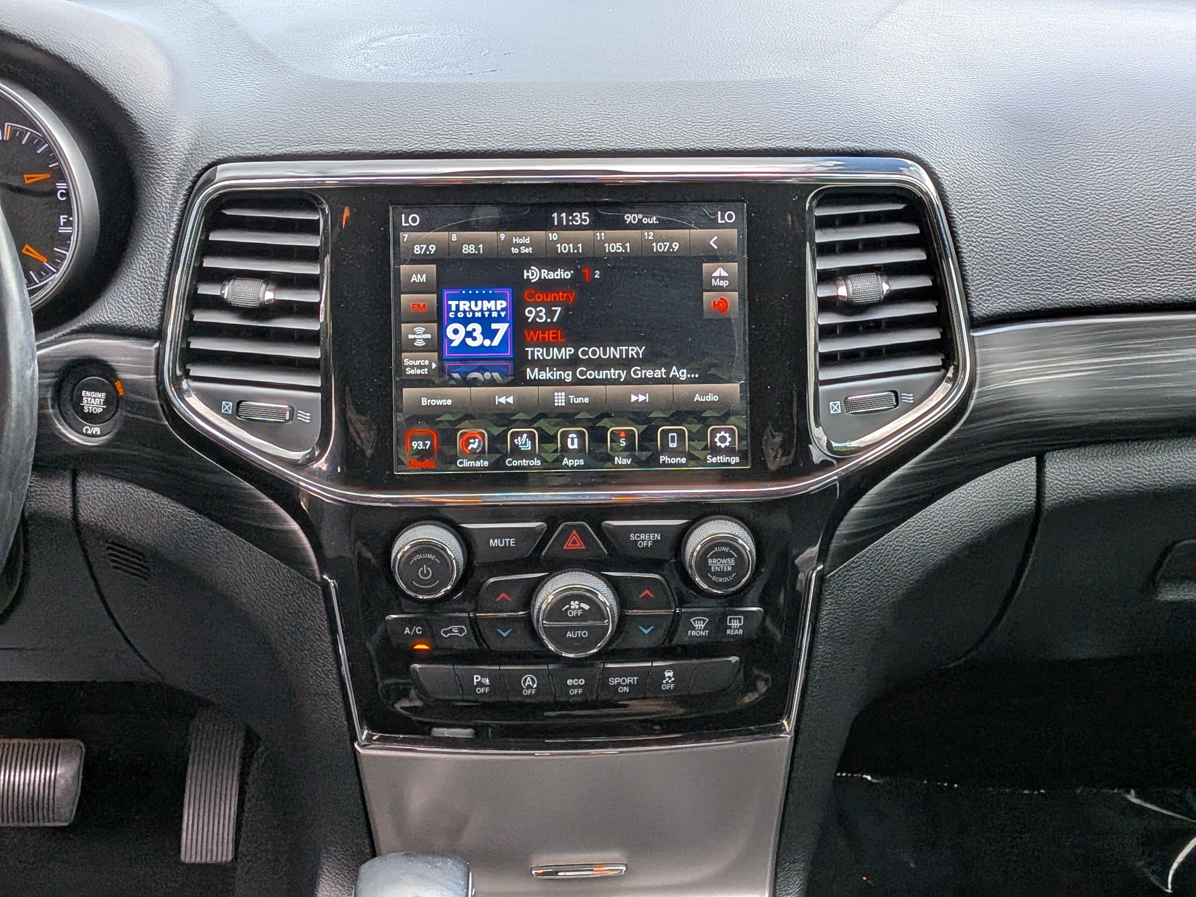 Used 2021 Jeep Grand Cherokee Laredo X AWD/4WD image 20