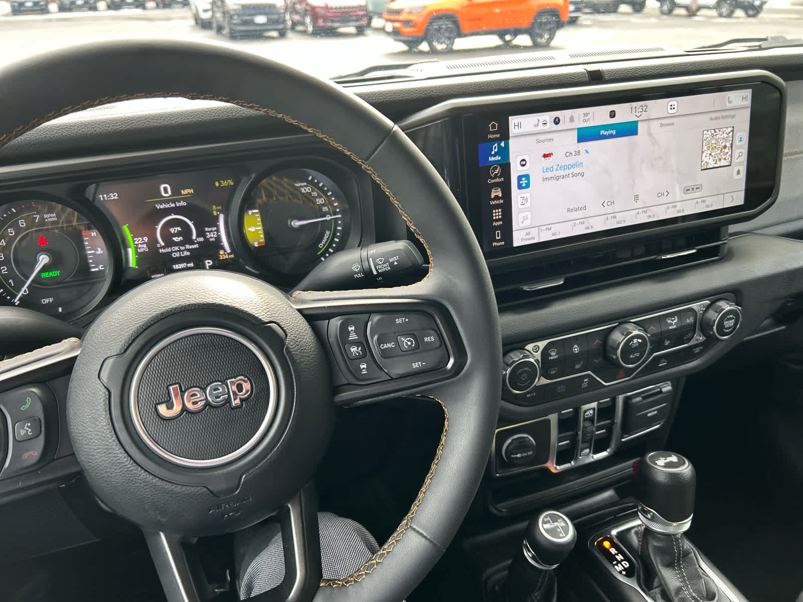 Used 2024 Jeep Wrangler Unlimited w/ Convenience Group AWD/4WD image 26
