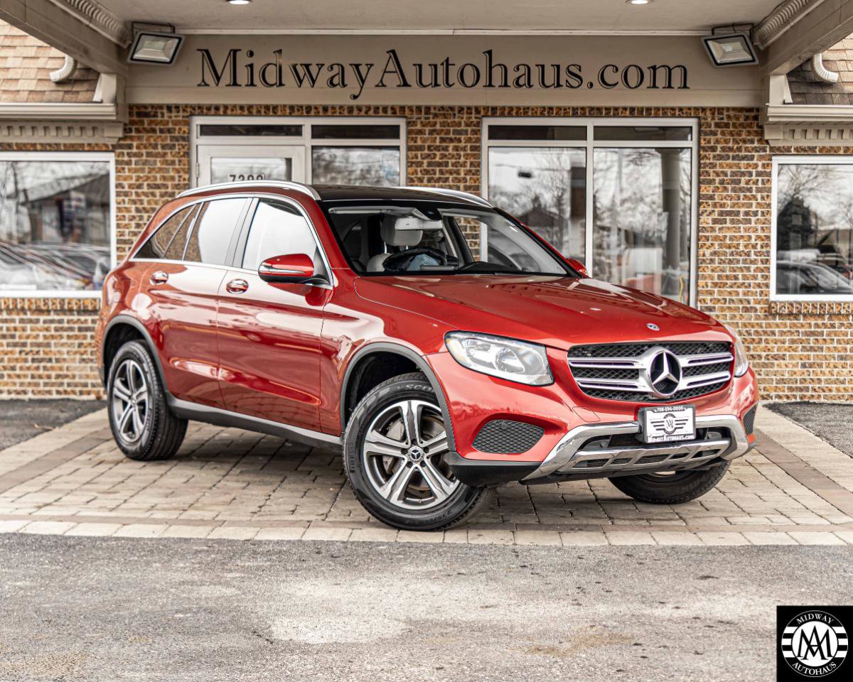 Used 2018 Mercedes-Benz GLC 300 4MATIC w/ Premium Package image 2