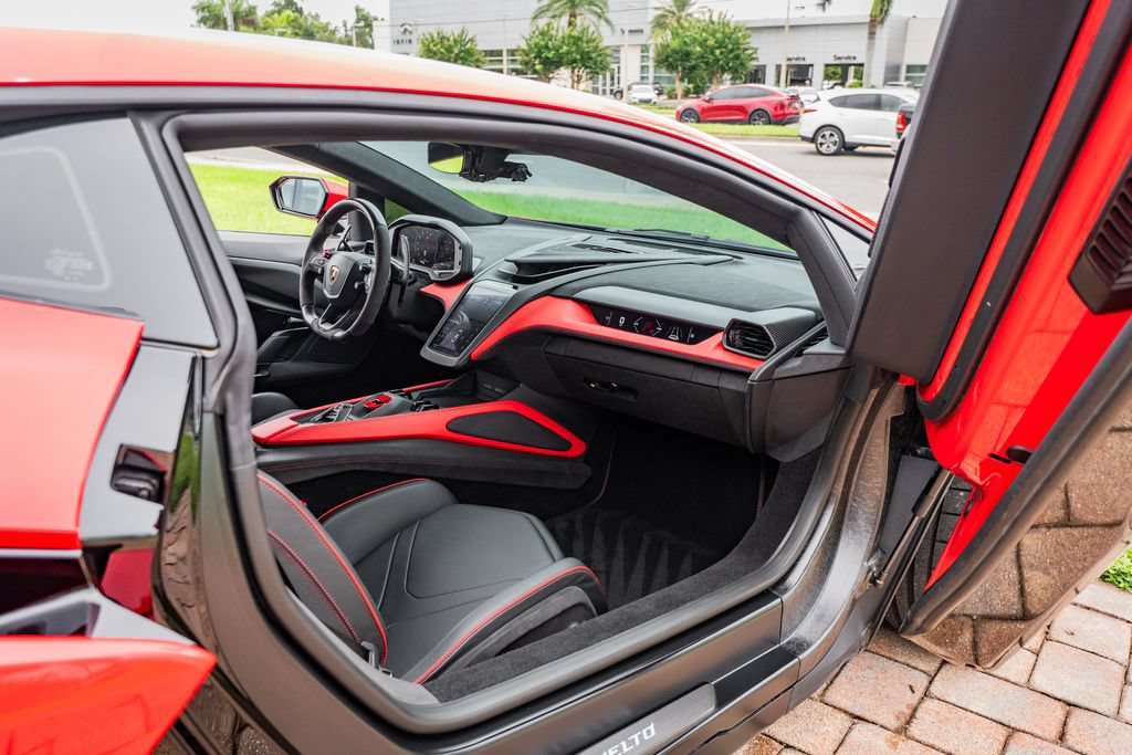 Used 2025 Lamborghini Revuelto AWD/4WD image 33