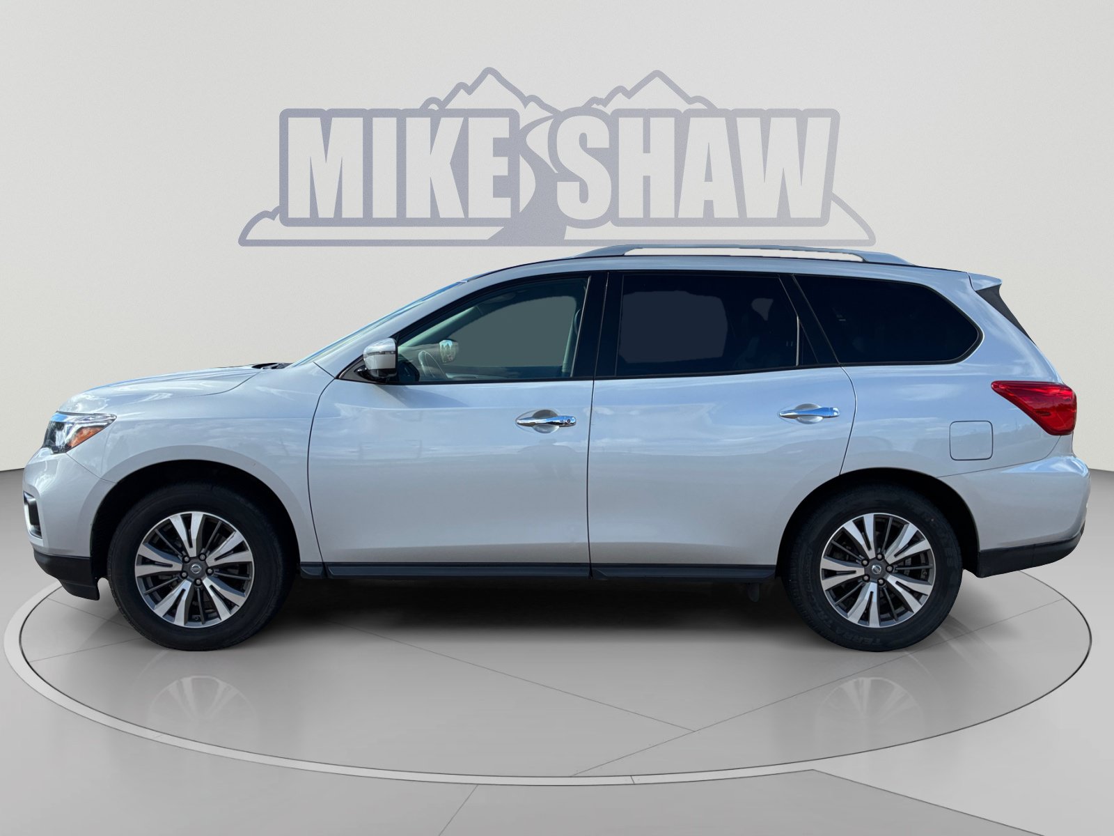 Used 2018 Nissan Pathfinder SL AWD/4WD image 2