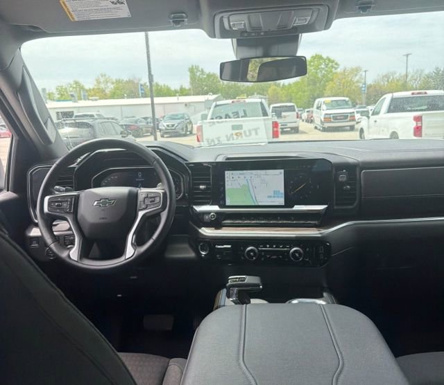 Used 2023 Chevrolet Silverado 1500 RST AWD/4WD image 3