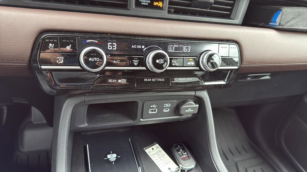 Used 2025 Honda Pilot Elite image 23