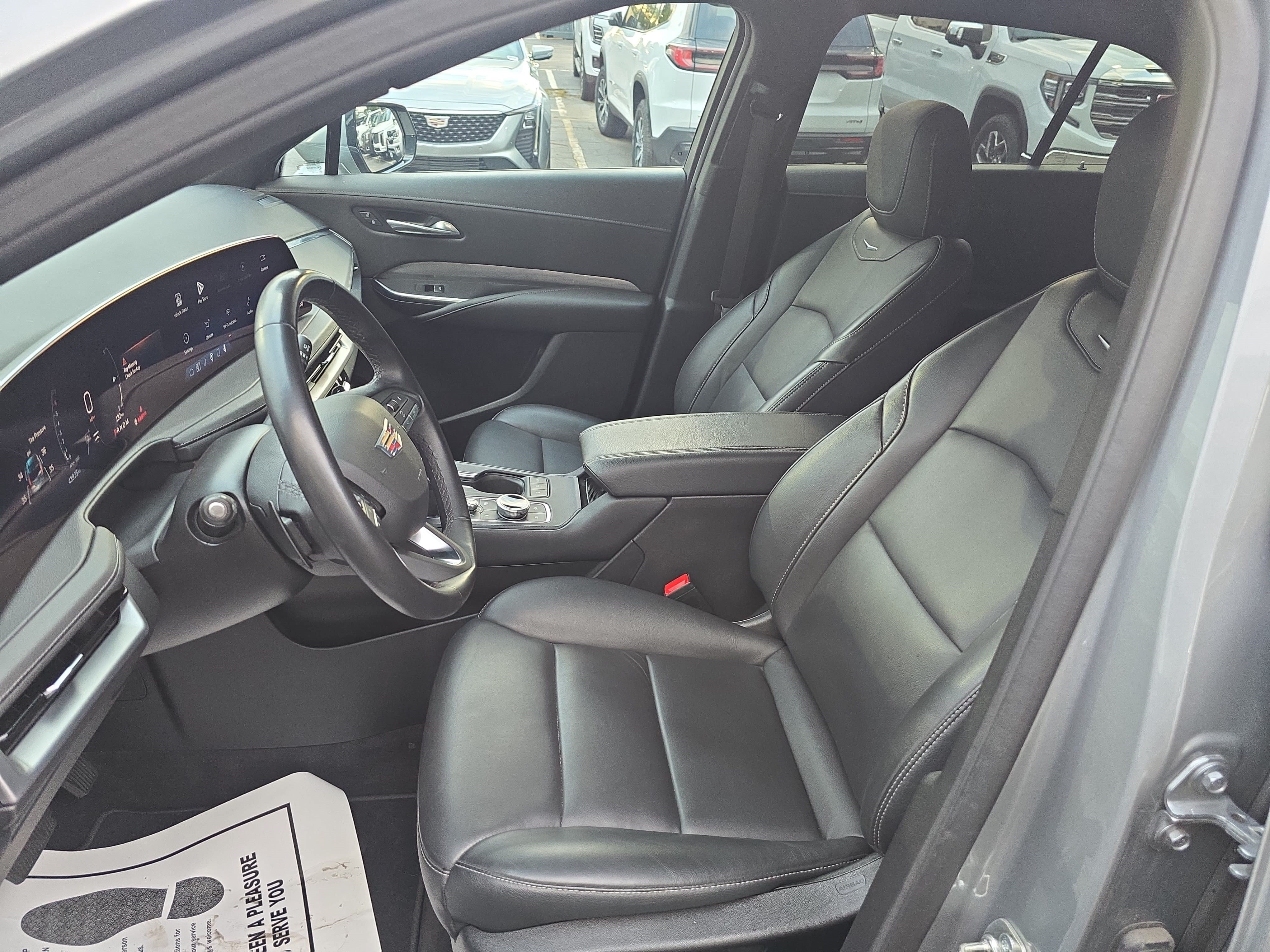 Used 2025 Cadillac XT4 Premium Luxury FWD image 15