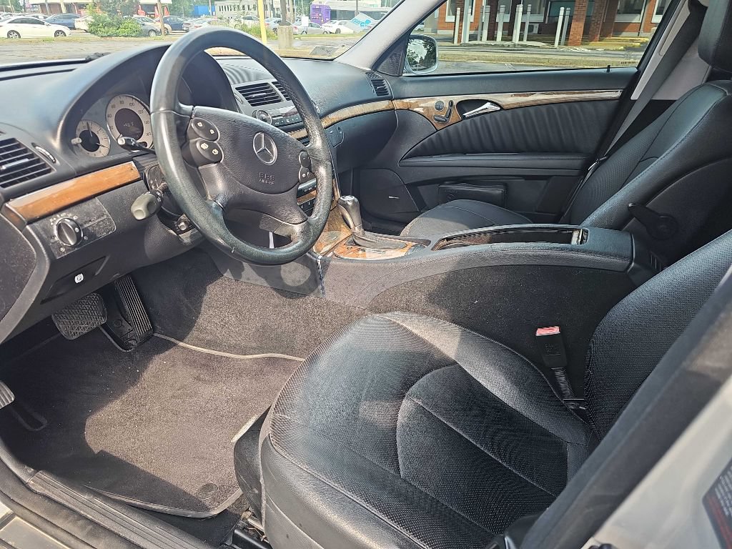 Used 2008 Mercedes-Benz E 550 Sedan image 27