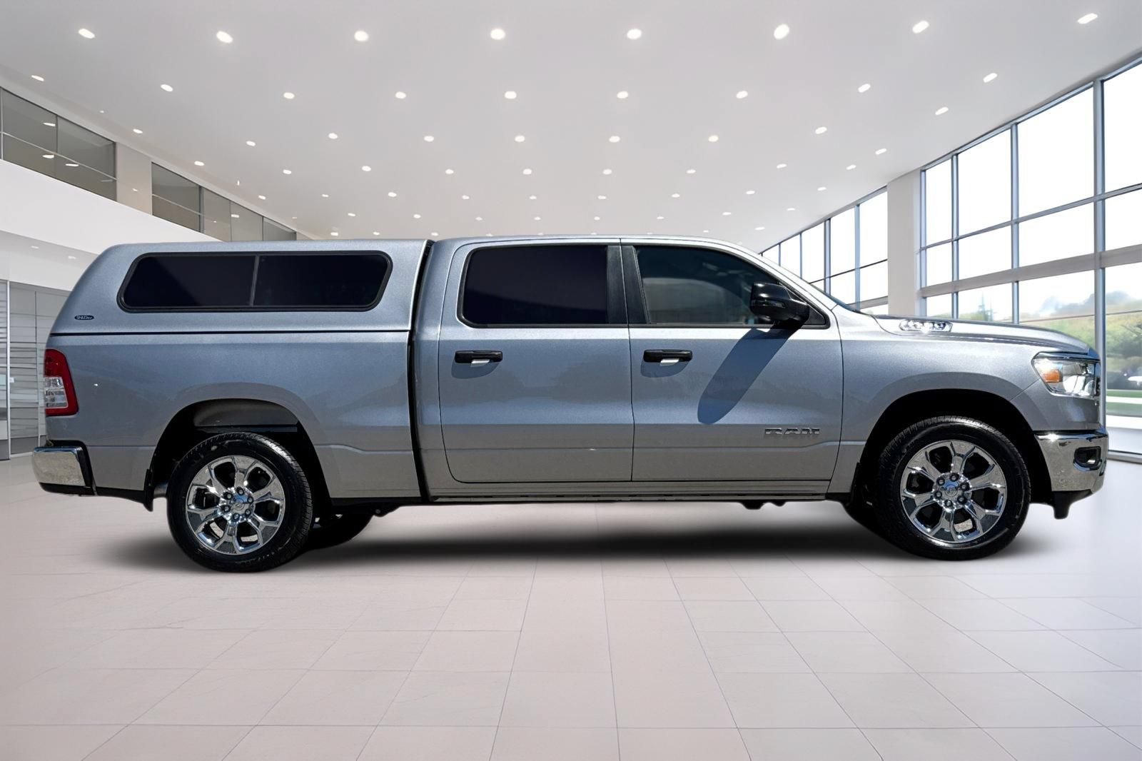 Used 2023 RAM 1500 Big Horn AWD/4WD image 3