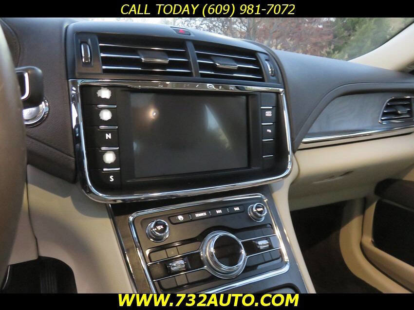 Used 2018 Lincoln Continental Select w/ Continental Climate Package image 11