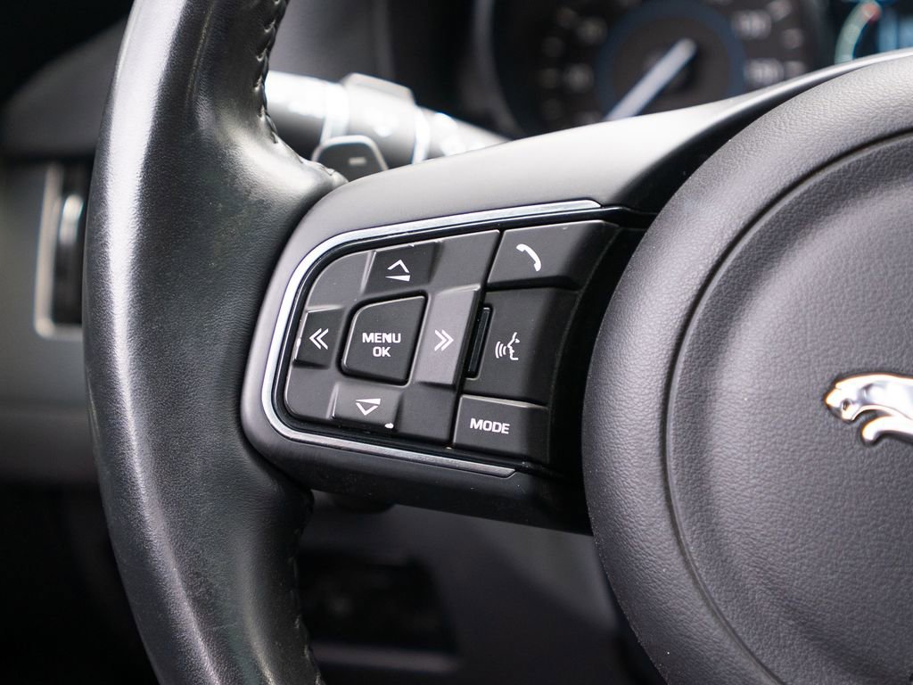 Used 2017 Jaguar XF Premium image 19