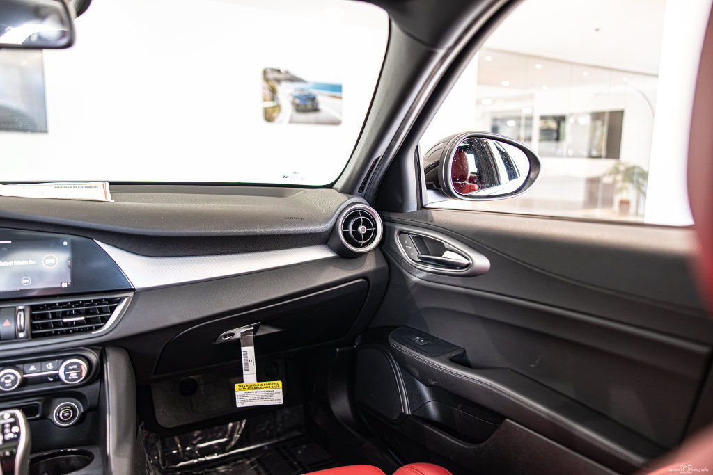 New 2026 Alfa Romeo Giulia AWD w/ Driving Assist Package image 39