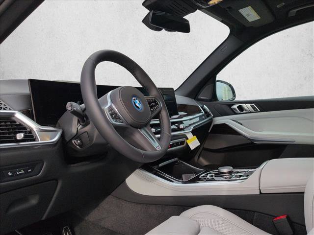 New 2026 BMW X5 xDrive50e image 3