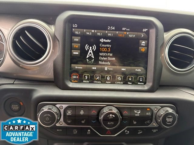 Used 2018 Jeep Wrangler Unlimited Sahara AWD/4WD image 15
