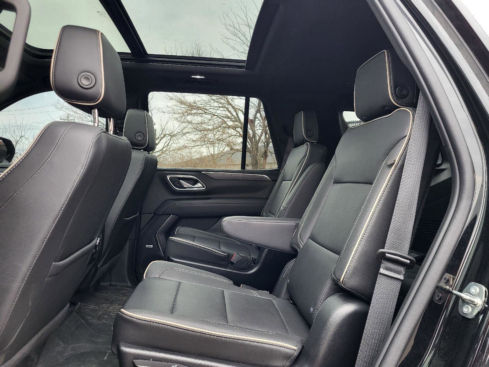 Used 2023 GMC Yukon SLT w/ SLT Premium Package image 10