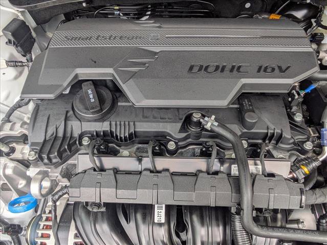 New 2025 Hyundai Elantra Limited image 19