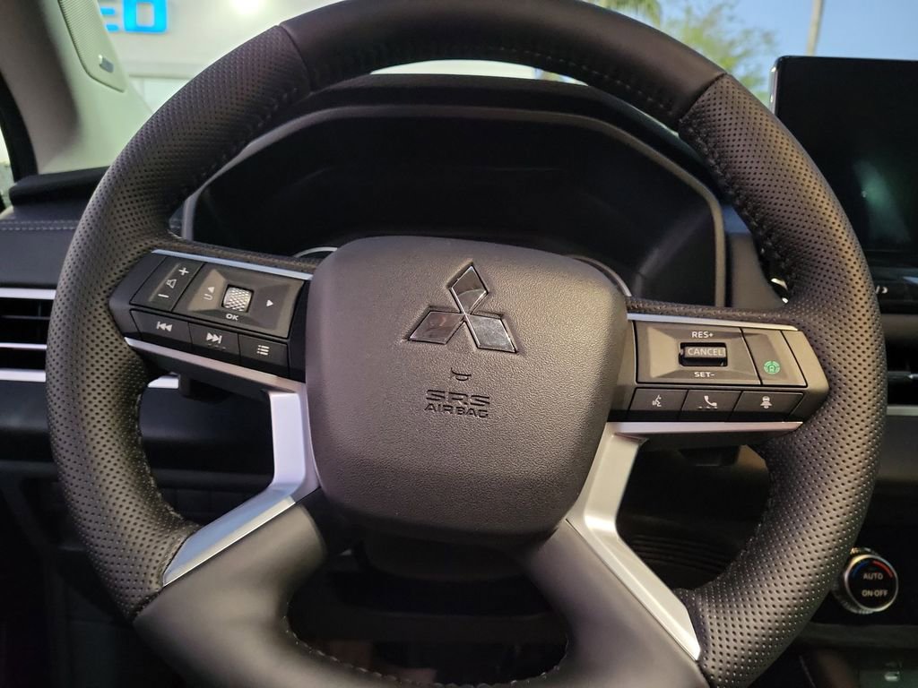 New 2026 Mitsubishi Outlander SE FWD image 14