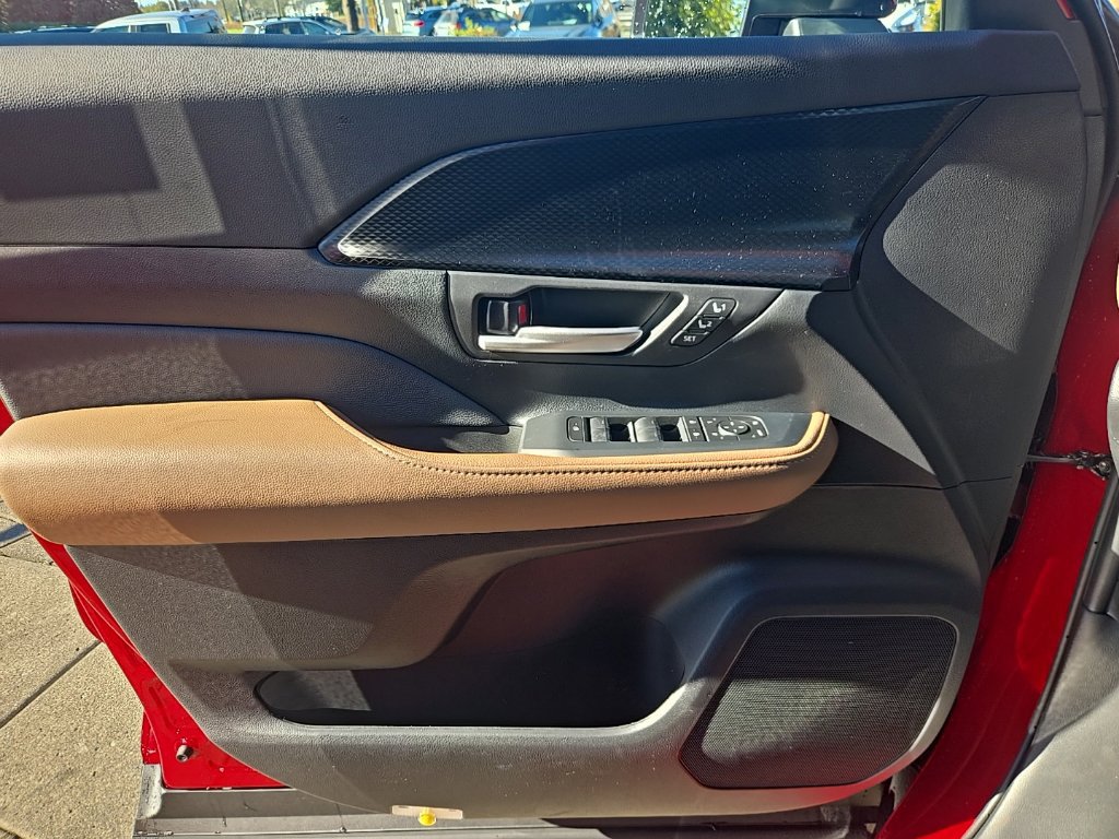 New 2026 Toyota Grand Highlander AWD Hybrid image 17
