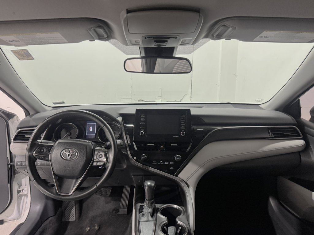 Used 2021 Toyota Camry SE FWD image 2