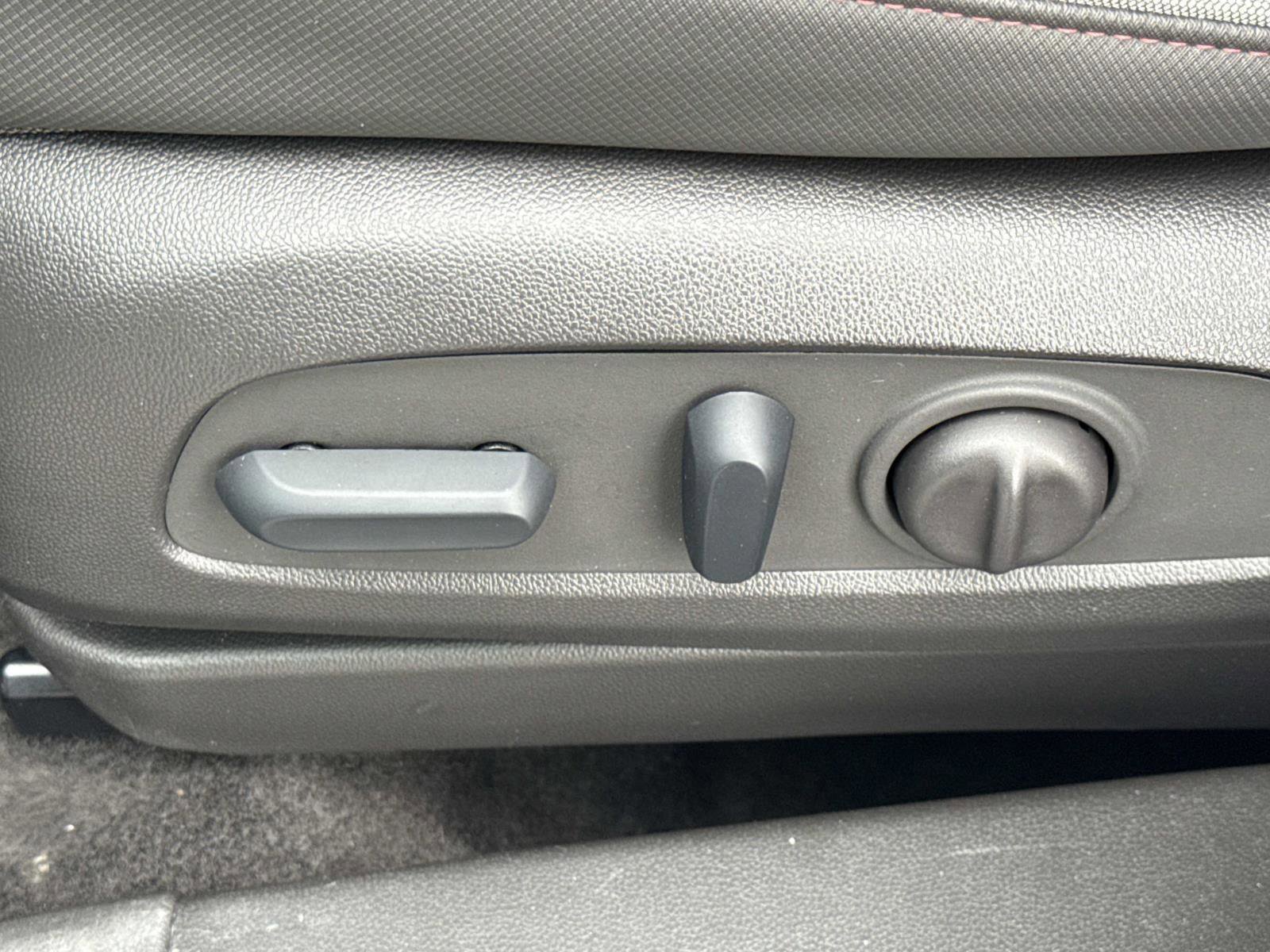 Used 2023 Chevrolet TrailBlazer RS w/ Sun and Liftgate Package image 16