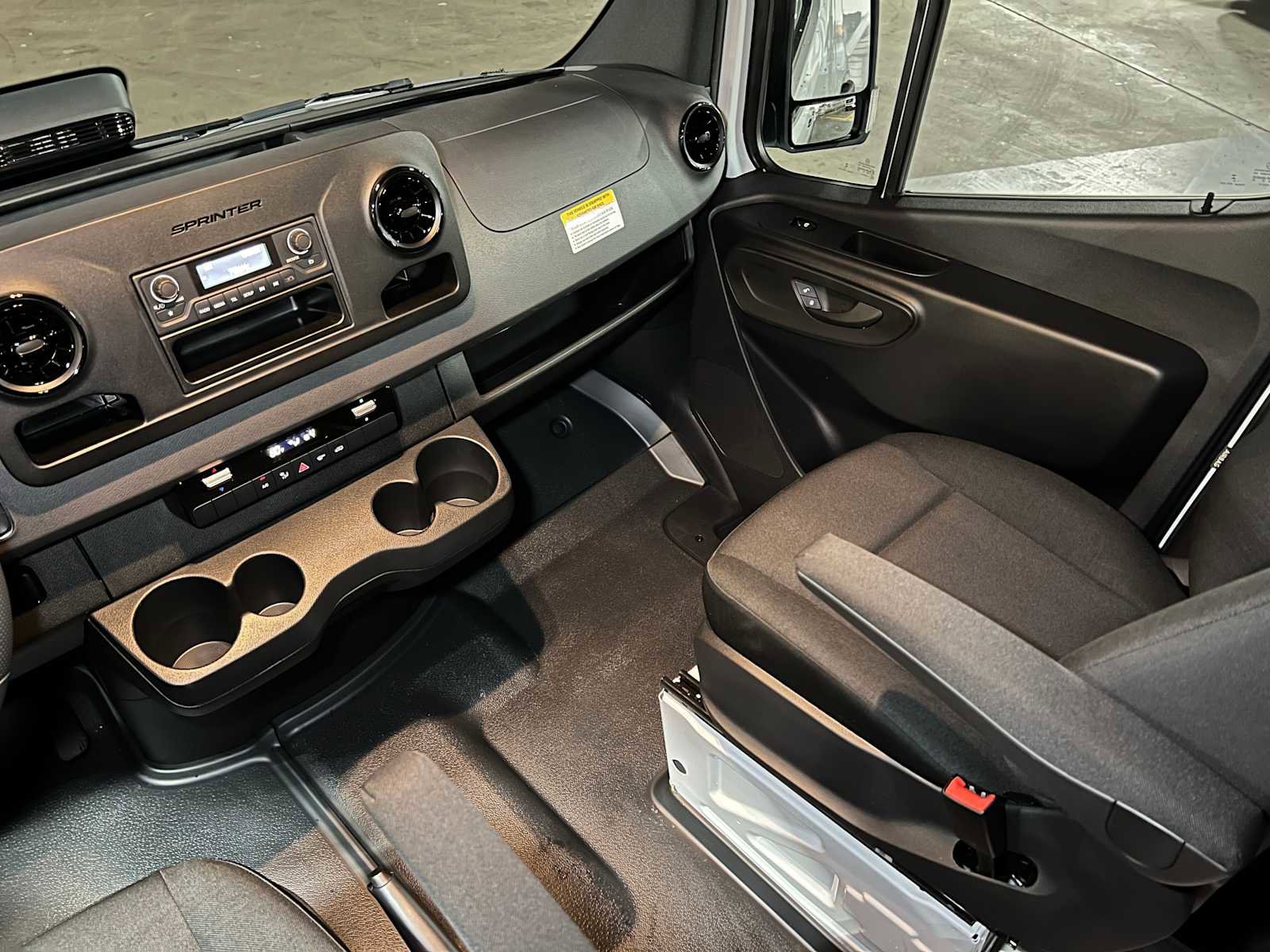 Used 2025 Mercedes-Benz Sprinter 2500 image 32
