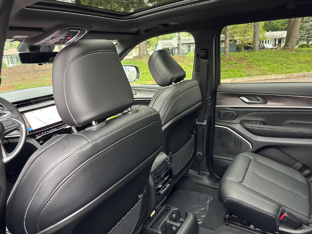 New 2027 Jeep Grand Cherokee L Limited AWD/4WD image 9
