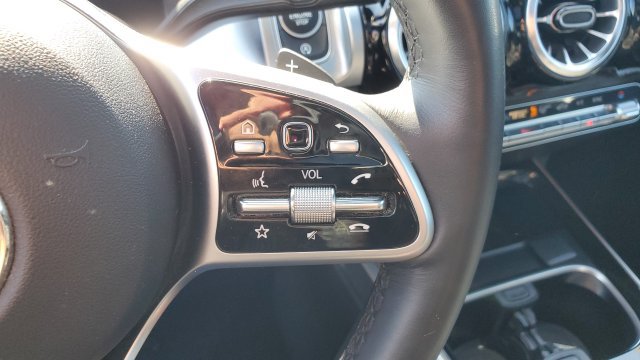 Used 2023 Mercedes-Benz GLB 250 4MATIC image 11
