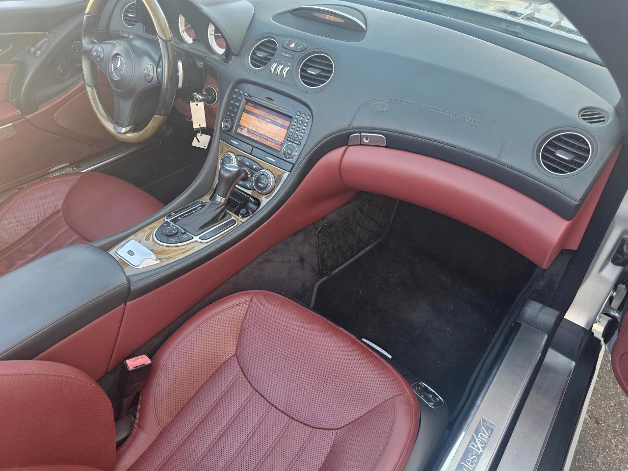 Used 2011 Mercedes-Benz SL 550 w/ Premium I Pkg image 38