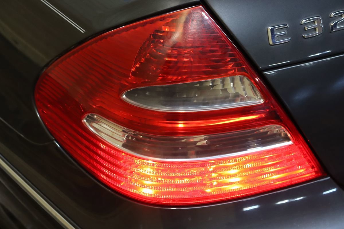 Used 2005 Mercedes-Benz E 320 CDI Sedan image 16