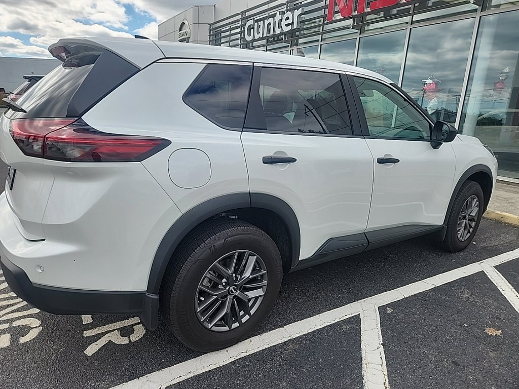 Used 2025 Nissan Rogue S FWD image 2