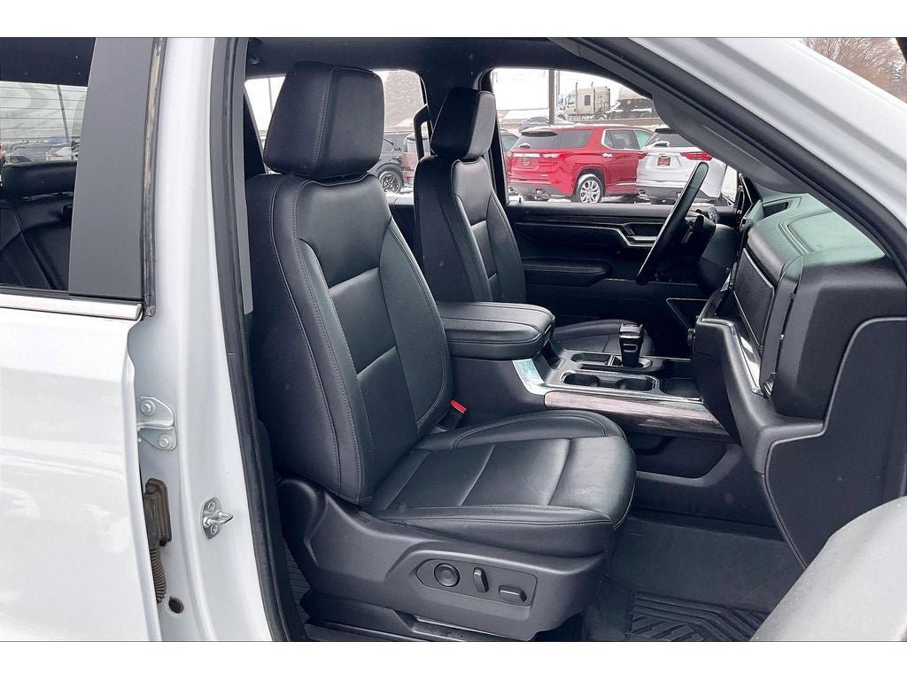 Used 2025 Chevrolet Silverado 1500 LTZ image 8