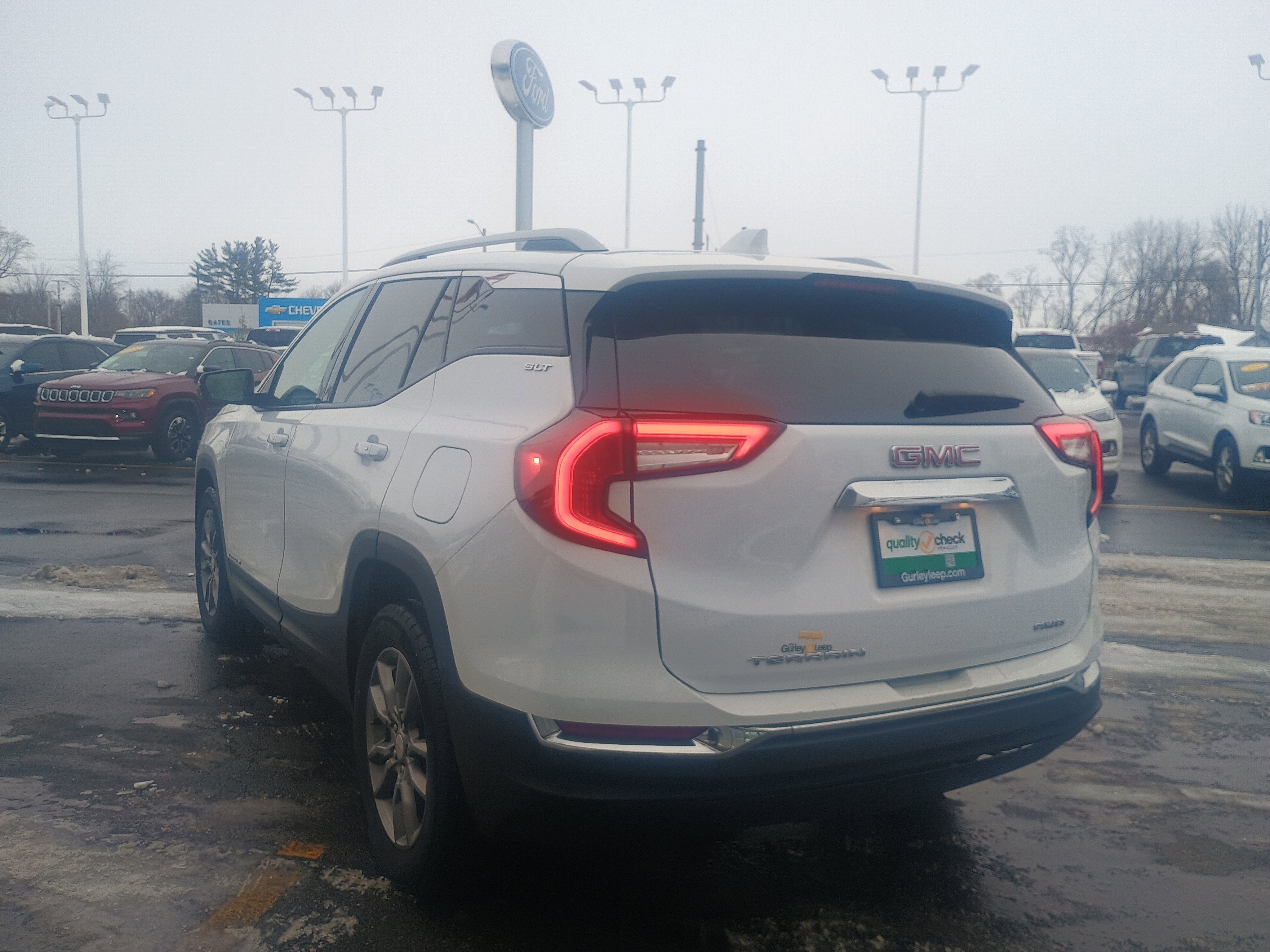 Used 2024 GMC Terrain SLT image 8